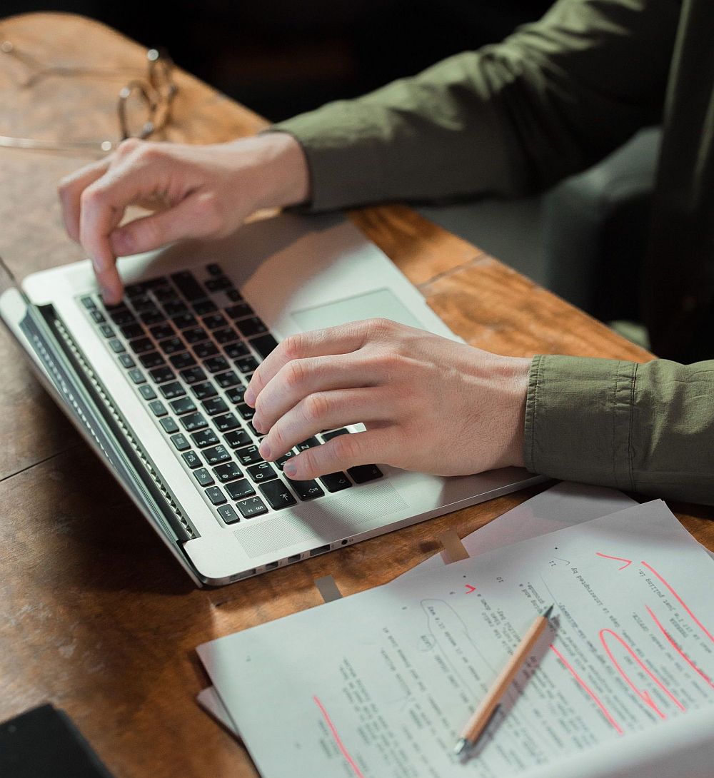 qué hace un corrector de textos